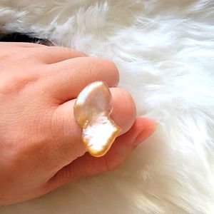 Baroque pearl ring